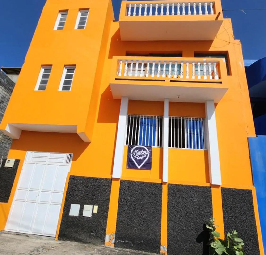 No Cash Accepted-Meeting Point-Volcanic Beach Refuge-Group Housing 상 펠리페 호스텔